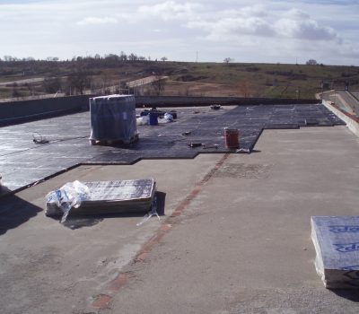 Láminas poliméricas colocadas en tejado.